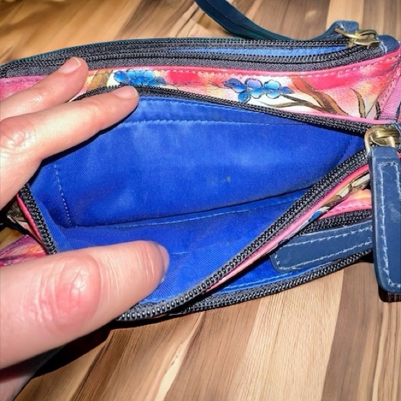 ARTISTIC EXPRESSIONS BY SHARIF 3 zipper wristlet. - Picture 9 of 9